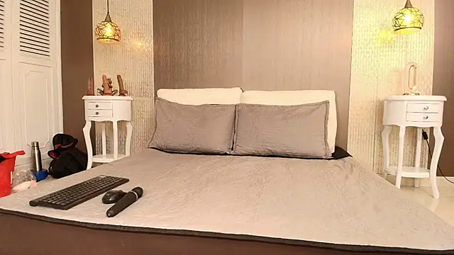 Tiifany Baker online show from September 10, 2025, 7:24 pm