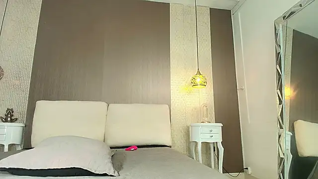 Tiifany Baker online show from February 7, 2026, 8:06 pm