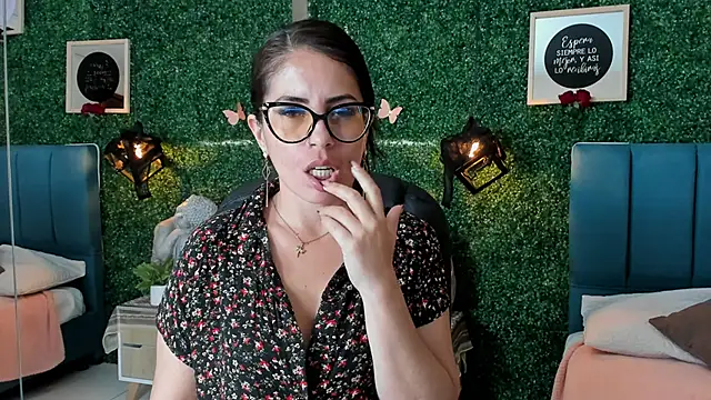 Linagh  online show from October 22, 2025, 11:42 am