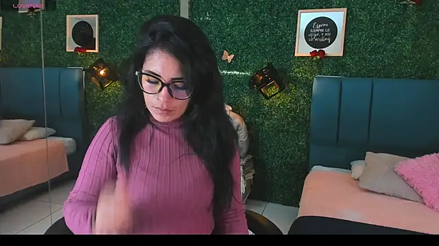 Linagh  online show from November 3, 2025, 11:58 am