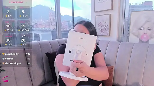 Zoey thompson online show from September 23, 2025, 7:32 pm