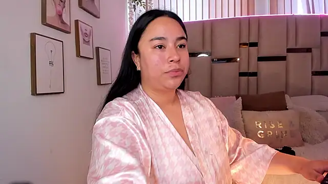 Snapshot of Zoey_thompson chatting on February 13, 2026, 7:25 pm Zoey thompson online show from February 13, 2026, 7:25 pm