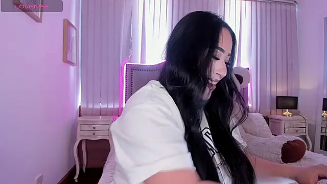 Zoey thompson online show from November 12, 2025, 2:43 pm