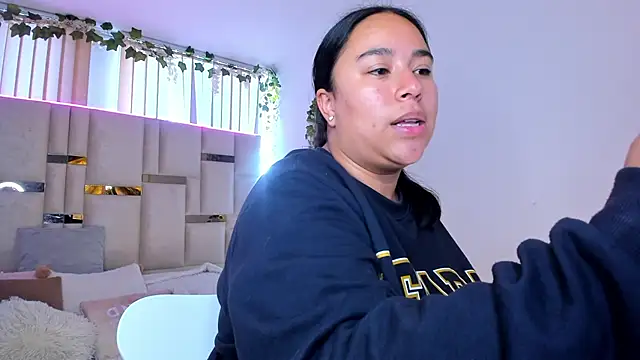 Snapshot of Zoey_thompson chatting on February 25, 2026, 9:14 pm Zoey thompson online show from February 25, 2026, 9:14 pm