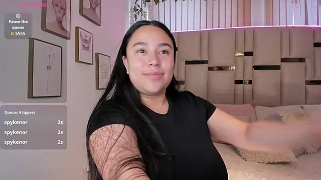 Zoey thompson online show from March 16, 2026, 9:06 pm