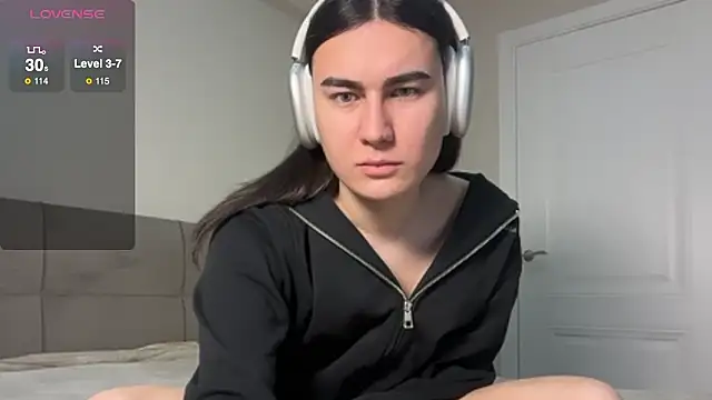 Snapshot of HeyAlena chatting on February 11, 2026, 5:57 pm HeyAlena online show from February 11, 2026, 5:57 pm