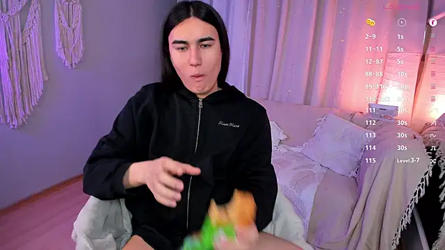 Snapshot of HeyAlena chatting on January 16, 2026, 6:50 am HeyAlena online show from January 16, 2026, 6:50 am