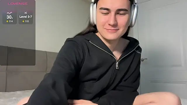 Snapshot of HeyAlena chatting on February 8, 2026, 7:55 pm HeyAlena online show from February 8, 2026, 7:55 pm