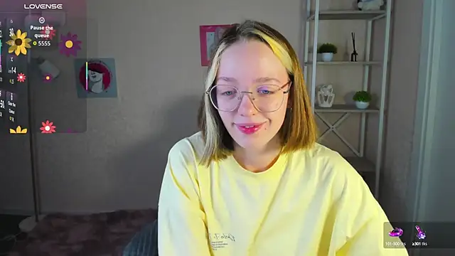 Snapshot of R0cket_bunny chatting on September 21, 2025, 12:05 am R0cket bunny online show from September 21, 2025, 12:05 am