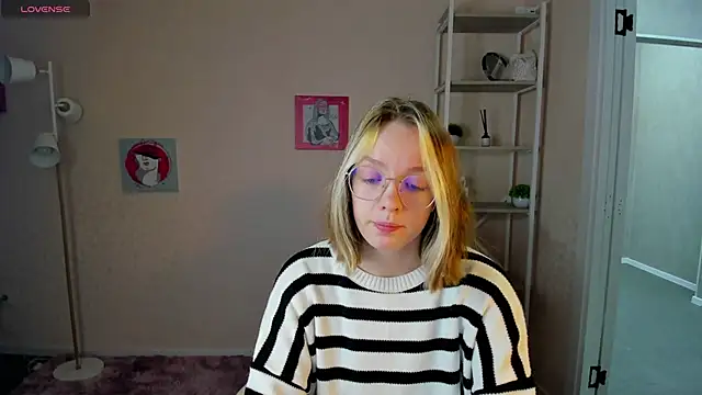 Snapshot of R0cket_bunny chatting on October 9, 2025, 1:17 am R0cket bunny online show from October 9, 2025, 1:17 am