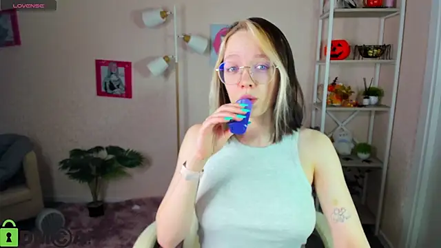 Snapshot of R0cket_bunny chatting on November 15, 2025, 1:09 am R0cket bunny online show from November 15, 2025, 1:09 am