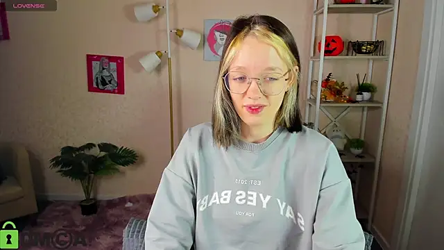 Snapshot of R0cket_bunny chatting on November 17, 2025, 1:09 am R0cket bunny online show from November 17, 2025, 1:09 am