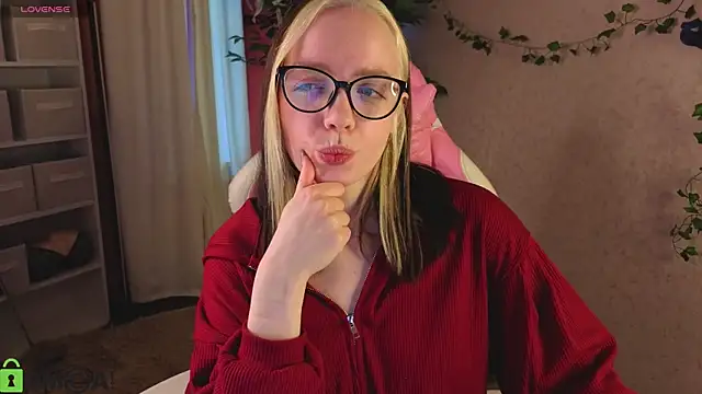 Snapshot of R0cket_bunny chatting on April 8, 2026, 9:11 am R0cket bunny online show from April 8, 2026, 9:11 am