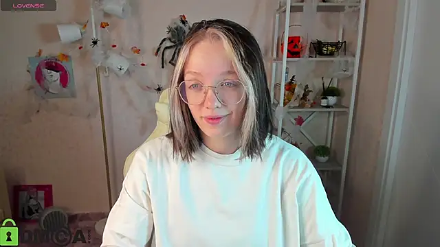 Snapshot of R0cket_bunny chatting on October 27, 2025, 1:06 am R0cket bunny online show from October 27, 2025, 1:06 am