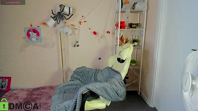 Snapshot of R0cket_bunny chatting on November 3, 2025, 12:49 am R0cket bunny online show from November 3, 2025, 12:49 am