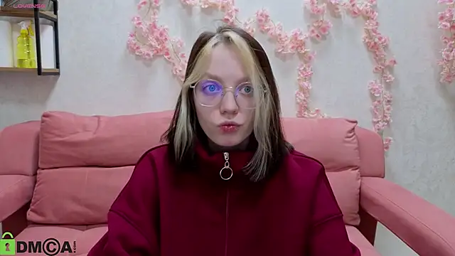 Snapshot of R0cket_bunny chatting on December 3, 2025, 1:06 am R0cket bunny online show from December 3, 2025, 1:06 am