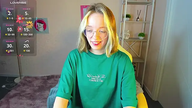 Snapshot of R0cket_bunny chatting on September 24, 2025, 12:07 am R0cket bunny online show from September 24, 2025, 12:07 am