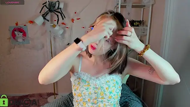 Snapshot of R0cket_bunny chatting on November 5, 2025, 1:09 am R0cket bunny online show from November 5, 2025, 1:09 am