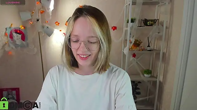 Snapshot of R0cket_bunny chatting on October 21, 2025, 1:05 am R0cket bunny online show from October 21, 2025, 1:05 am