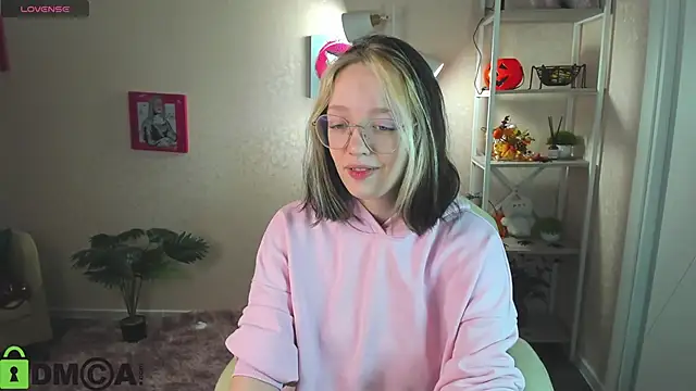 Snapshot of R0cket_bunny chatting on November 14, 2025, 1:09 am R0cket bunny online show from November 14, 2025, 1:09 am