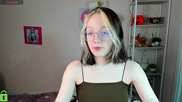 Snapshot of R0cket_bunny chatting on November 13, 2025, 1:09 am R0cket bunny online show from November 13, 2025, 1:09 am