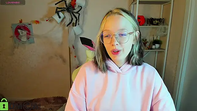 Snapshot of R0cket_bunny chatting on November 10, 2025, 1:10 am R0cket bunny online show from November 10, 2025, 1:10 am