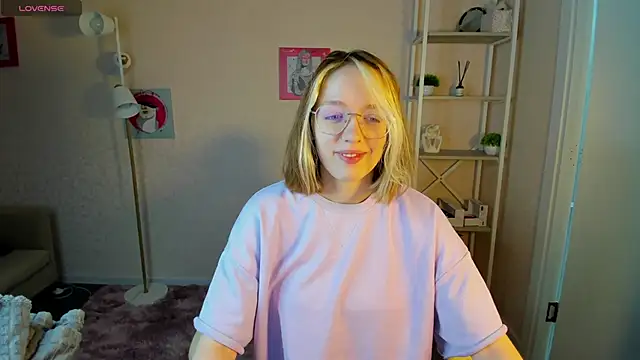 Snapshot of R0cket_bunny chatting on October 6, 2025, 1:18 am R0cket bunny online show from October 6, 2025, 1:18 am