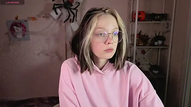 Snapshot of R0cket_bunny chatting on November 11, 2025, 1:11 am R0cket bunny online show from November 11, 2025, 1:11 am