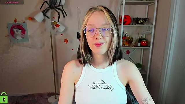 Snapshot of R0cket_bunny chatting on November 7, 2025, 1:10 am R0cket bunny online show from November 7, 2025, 1:10 am