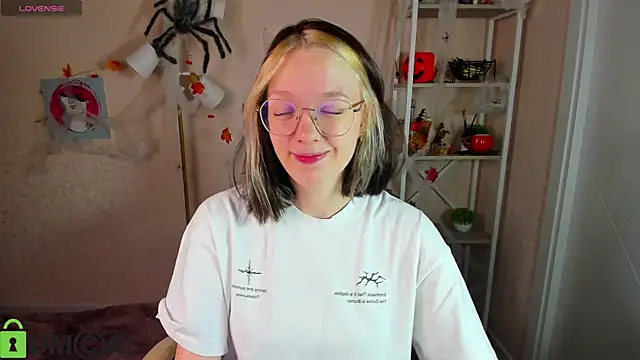 Snapshot of R0cket_bunny chatting on November 6, 2025, 1:09 am R0cket bunny online show from November 6, 2025, 1:09 am