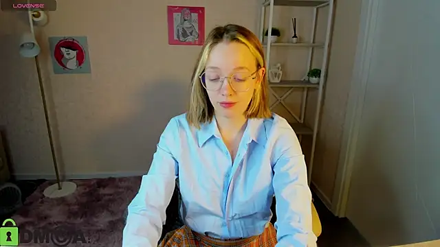 Snapshot of R0cket_bunny chatting on October 8, 2025, 12:45 am R0cket bunny online show from October 8, 2025, 12:45 am