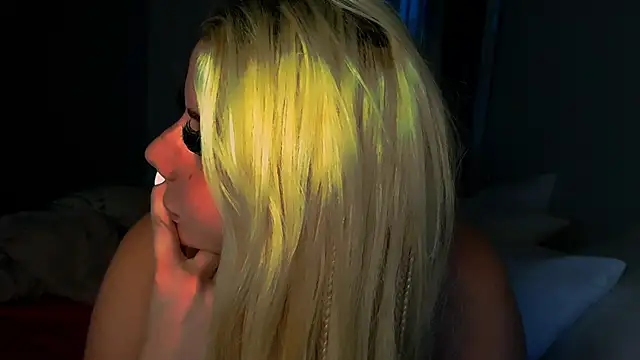 TiaDoll online show from November 29, 2025, 12:11 am