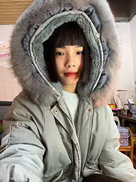 andymi1 online show from November 18, 2025, 2:27 am