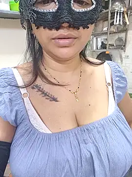 Queen Nightt online show from January 16, 2026, 3:43 am