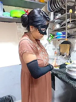 Queen Nightt online show from November 27, 2025, 3:51 am