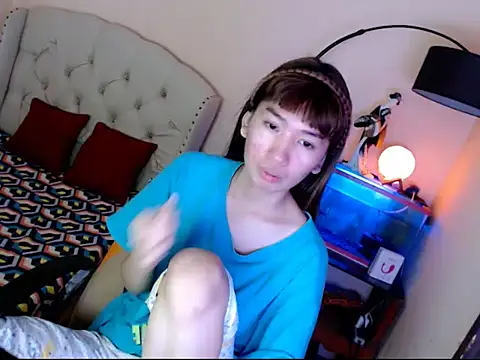 ShantalFoxxy  online show from October 16, 2025, 4:48 pm