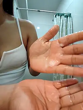 airamoon online show from September 9, 2025, 6:17 pm