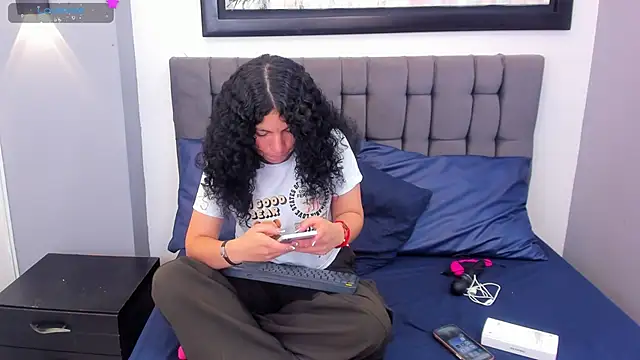 Snapshot of angelita_martins chatting on September 10, 2025, 8:30 pm angelita martins online show from September 10, 2025, 8:30 pm