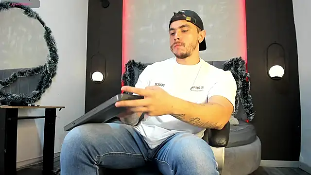 Snapshot of Liam_walk_ chatting on December 21, 2025, 7:15 pm Liam walk online show from December 21, 2025, 7:15 pm