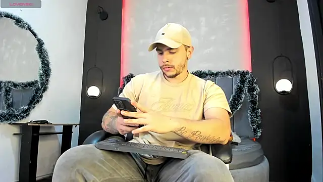 Snapshot of Liam_walk_ chatting on December 19, 2025, 7:27 pm Liam walk online show from December 19, 2025, 7:27 pm