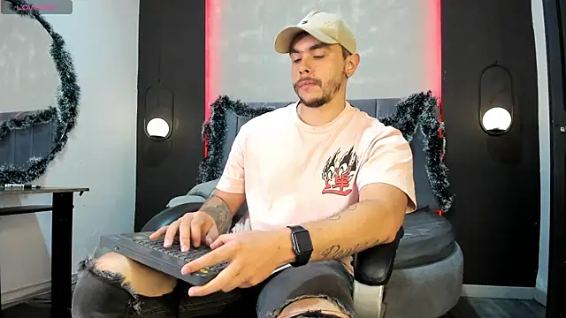 Snapshot of Liam_walk_ chatting on December 22, 2025, 9:37 pm Liam walk online show from December 22, 2025, 9:37 pm