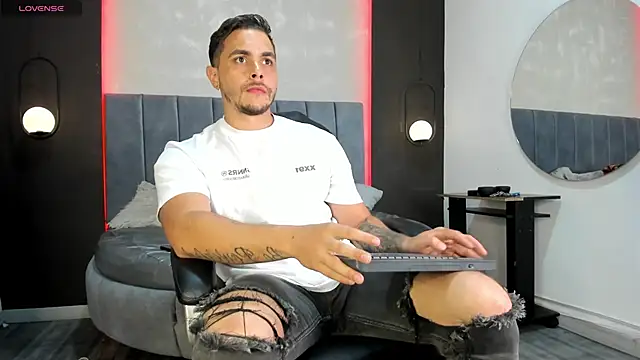 Snapshot of Liam_walk_ chatting on January 8, 2026, 8:04 pm Liam walk online show from January 8, 2026, 8:04 pm