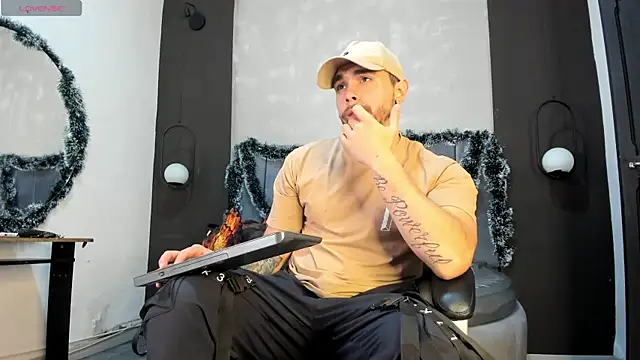 Snapshot of Liam_walk_ chatting on December 20, 2025, 10:23 pm Liam walk online show from December 20, 2025, 10:23 pm