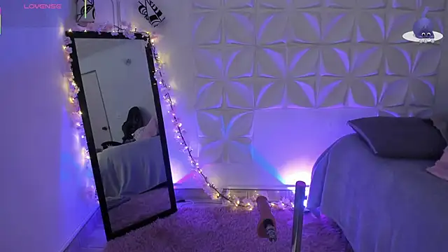 JuliethMoss online show from December 15, 2025, 8:58 pm