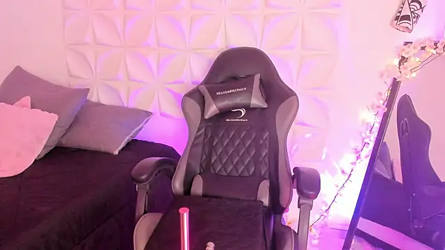 JuliethMoss online show from November 27, 2025, 8:31 pm