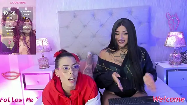 Pamelamiler   online show from April 13, 2026, 11:20 pm