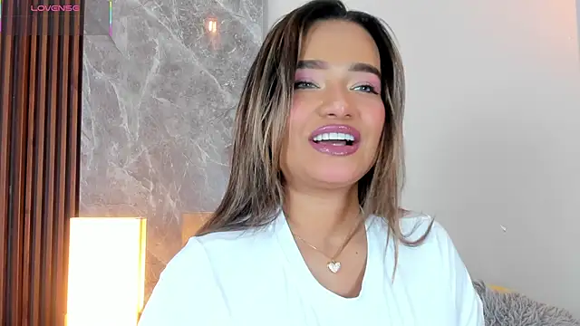 Emma hunter  online show from October 25, 2025, 4:00 am