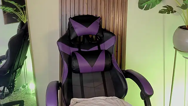 Snapshot of artemish__ chatting on March 3, 2026, 12:45 pm artemish online show from March 3, 2026, 12:45 pm