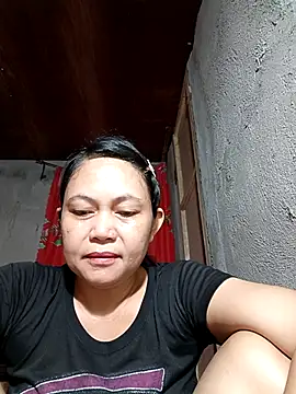 Everleigh mom online show from December 17, 2025, 10:04 pm