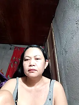 Everleigh mom online show from October 31, 2025, 8:05 pm